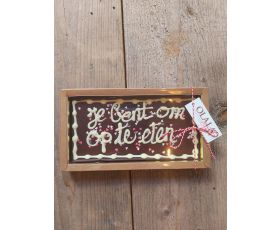 Diverse teksten op een chocoladereep